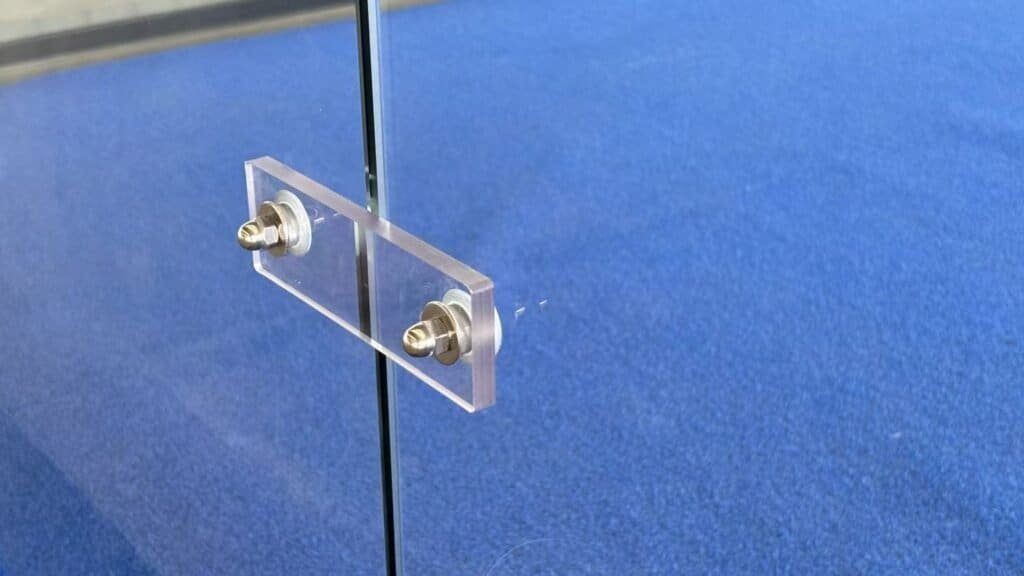 padel court glass connected way